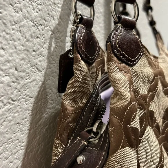 Coach Hand Bag D0982-42949 Brown/Tan with Lilac inside lining Like new - Picture 4 of 12